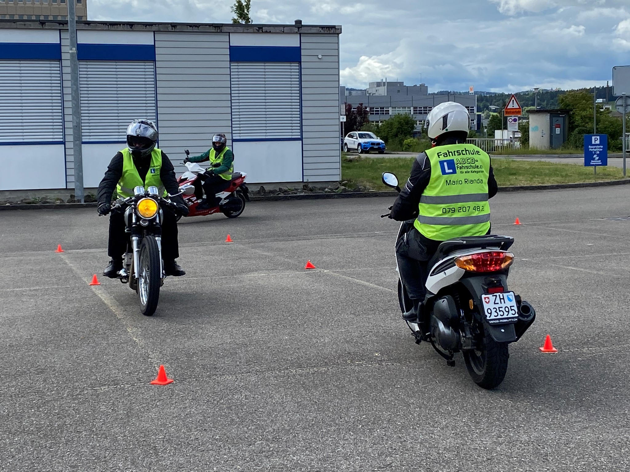 ABCD-Fahrschule-Winterthur-Rollerfahrschule-Motorrad-Fahrschule-obligatorische-PGS-Grundkurse-Winterthur